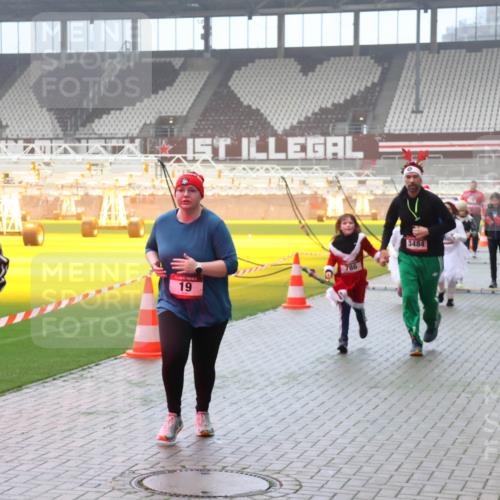 07.12.2025 - St. Pauli X-Mass-Run No. 15 Luisa Fischer http://msf.ph/oto/9380841 07.12.2025 10:09:29 Ziel 5, 4068, 19, 786, 3484, 19, 390, 707, 786, 789, 881, 896, 899, 947, 960, 1002, 1031, 1176, 1461, 1465, 1570, 1575, 1576, 2126, 2247, 2248, 2521, 3212, 3300, 3332, 3335, 3484, 3493, 3495, 3671, 3756, 3759, 3891, 3904, 3907, 4066, 4067, 4068, 4113, 4205, 4232, 4234, 4451, 4666 meine-sportfotos.de