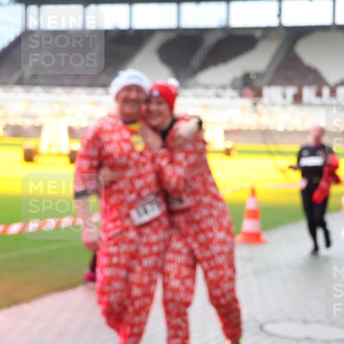 07.12.2025 - St. Pauli X-Mass-Run No. 15 Luisa Fischer http://msf.ph/oto/9380847 07.12.2025 10:42:49 Ziel 116, 519, 563, 625, 968, 1272, 1358, 1434, 1438, 1674, 1675, 1676, 2012, 2013, 2061, 2155, 2157, 2261, 2621, 2622, 2722, 2831, 2931, 3042, 3399, 4045, 4046, 4394, 4441, 4594, 4622 meine-sportfotos.de