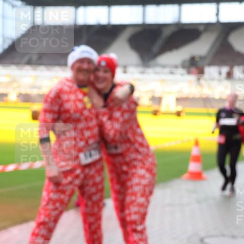 07.12.2025 - St. Pauli X-Mass-Run No. 15 Luisa Fischer http://msf.ph/oto/9380849 07.12.2025 10:42:49 Ziel 116, 519, 563, 625, 968, 1272, 1358, 1434, 1438, 1674, 1675, 1676, 2012, 2013, 2061, 2155, 2157, 2261, 2621, 2622, 2722, 2831, 2931, 3042, 3399, 4045, 4046, 4394, 4441, 4594, 4622 meine-sportfotos.de