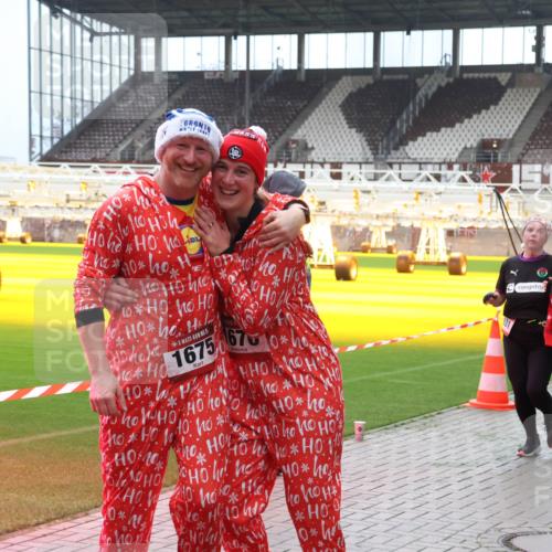 07.12.2025 - St. Pauli X-Mass-Run No. 15 Luisa Fischer http://msf.ph/oto/9380852 07.12.2025 10:42:50 Ziel 15, 1675, 10, 16700, 40, 0, 40, 15, 1974, 116, 519, 563, 625, 968, 1272, 1358, 1434, 1438, 1674, 1675, 1676, 2012, 2013, 2061, 2155, 2157, 2261, 2621, 2622, 2722, 2931, 3042, 3399, 4045, 4046, 4394, 4441, 4594, 4622 meine-sportfotos.de