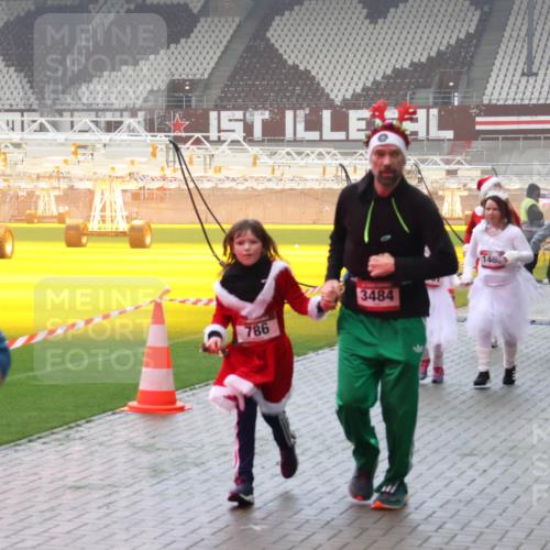 07.12.2025 - St. Pauli X-Mass-Run No. 15 Luisa Fischer http://msf.ph/oto/9380855 07.12.2025 10:09:31 Ziel 786, 3484, 146, 390, 19, 390, 707, 786, 789, 881, 896, 899, 947, 960, 1002, 1031, 1176, 1461, 1465, 1570, 1575, 1576, 1718, 2126, 2521, 3212, 3300, 3332, 3335, 3484, 3493, 3671, 3756, 3891, 3904, 3907, 4066, 4067, 4068, 4113, 4232, 4234, 4451, 4666 meine-sportfotos.de