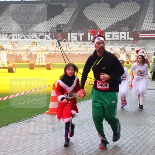 07.12.2025 - St. Pauli X-Mass-Run No. 15 Luisa Fischer http://msf.ph/oto/9380858 07.12.2025 10:09:32 Ziel 786, 3484, 461, 1465, 390, 1570, 19, 390, 707, 786, 789, 881, 896, 899, 947, 960, 1002, 1031, 1176, 1461, 1465, 1570, 1575, 1576, 1718, 2126, 2521, 3212, 3300, 3332, 3335, 3484, 3493, 3671, 3756, 3891, 3904, 3907, 4066, 4067, 4068, 4113, 4232, 4234, 4451, 4666 meine-sportfotos.de