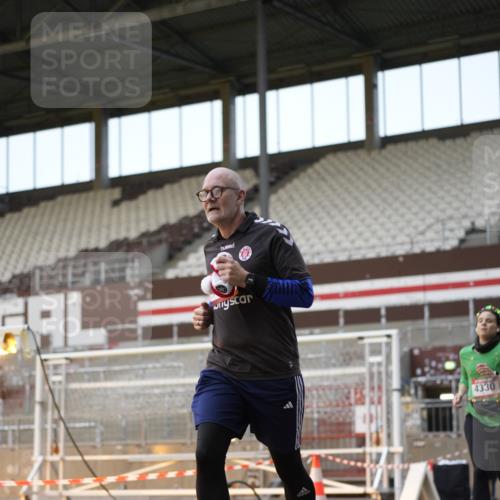 07.12.2025 - St. Pauli X-Mass-Run No. 15 Patografie http://msf.ph/oto/9380863 07.12.2025 10:18:57 Ziel 2152, 3455, 3724, 3975, 3976, 4330, 4331, 4436, 4437, 4438, 4473, 4475, 4498 meine-sportfotos.de