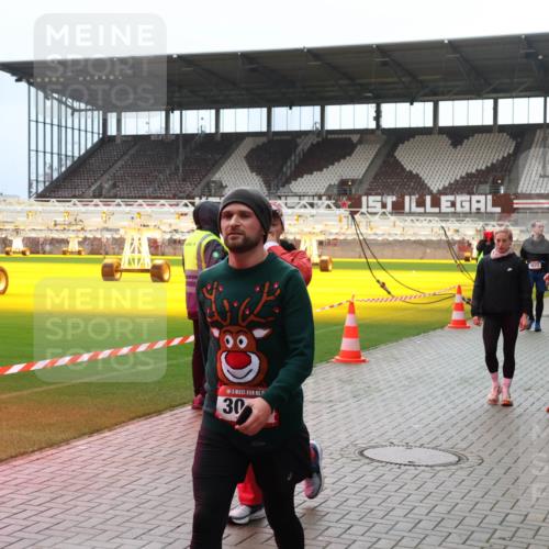 07.12.2025 - St. Pauli X-Mass-Run No. 15 Luisa Fischer http://msf.ph/oto/9380868 07.12.2025 10:42:55 Ziel 1, 30, 116, 116, 519, 563, 598, 604, 625, 968, 1272, 1358, 1434, 1438, 1674, 1676, 1758, 2012, 2013, 2061, 2155, 2157, 2261, 2621, 2622, 2722, 2931, 3042, 3399, 4045, 4046, 4394, 4441, 4594, 4622, 4857 meine-sportfotos.de