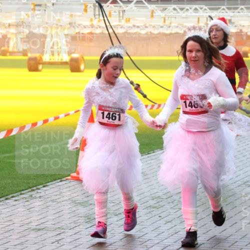07.12.2025 - St. Pauli X-Mass-Run No. 15 Luisa Fischer http://msf.ph/oto/9380869 07.12.2025 10:09:34 Ziel 1461, 146, 5, 1576, 19, 390, 707, 786, 789, 881, 896, 899, 947, 960, 1002, 1031, 1176, 1243, 1248, 1461, 1465, 1570, 1575, 1576, 1718, 2126, 2521, 3212, 3300, 3332, 3335, 3484, 3493, 3671, 3756, 3891, 3904, 3907, 4066, 4067, 4068, 4113, 4666 meine-sportfotos.de