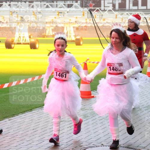 07.12.2025 - St. Pauli X-Mass-Run No. 15 Luisa Fischer http://msf.ph/oto/9380874 07.12.2025 10:09:35 Ziel 1461, 146, 1576, 19, 390, 707, 786, 789, 881, 896, 899, 947, 960, 1002, 1031, 1176, 1243, 1248, 1461, 1465, 1570, 1575, 1576, 1718, 2126, 2521, 3212, 3300, 3332, 3335, 3484, 3493, 3671, 3756, 3891, 3904, 3907, 4066, 4067, 4068, 4113, 4666 meine-sportfotos.de