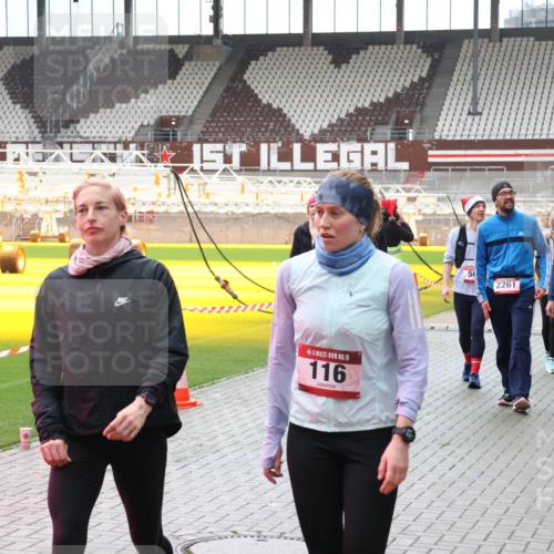 07.12.2025 - St. Pauli X-Mass-Run No. 15 Luisa Fischer http://msf.ph/oto/9380883 07.12.2025 10:42:59 Ziel 15, 116, 50, 2261, 2157, 2012, 116, 519, 563, 598, 604, 625, 1272, 1358, 1434, 1438, 1758, 2012, 2013, 2061, 2155, 2157, 2261, 2621, 2622, 2722, 2931, 3042, 3399, 4045, 4046, 4394, 4441, 4594, 4622, 4857 meine-sportfotos.de