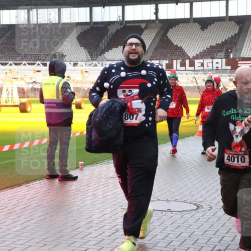 07.12.2025 - St. Pauli X-Mass-Run No. 15 Luisa Fischer http://msf.ph/oto/9380885 07.12.2025 11:15:16 Ziel 6215, 807, 48, 94, 15, 4010, 313, 525, 922, 1623, 1627, 1662, 1776, 1778, 1798, 1804, 1805, 1806, 1807, 2040, 2211, 4010 meine-sportfotos.de