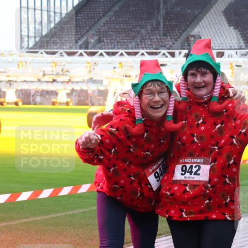 07.12.2025 - St. Pauli X-Mass-Run No. 15 Luisa Fischer http://msf.ph/oto/9380901 07.12.2025 11:15:22 Ziel 948, 15, 942, 313, 525, 922, 1623, 1627, 1662, 1776, 1778, 1798, 1804, 1805, 1806, 1807, 2040, 2211, 3133, 4010 meine-sportfotos.de