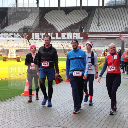 07.12.2025 - St. Pauli X-Mass-Run No. 15 Luisa Fischer http://msf.ph/oto/9380902 07.12.2025 10:43:02 Ziel 4622, 2261, 63, 2157, 1434, 4594, 116, 519, 563, 598, 604, 625, 1272, 1358, 1434, 1438, 1758, 2012, 2013, 2061, 2155, 2157, 2261, 2621, 2622, 2722, 2931, 3042, 3399, 4045, 4046, 4394, 4441, 4594, 4622, 4857 meine-sportfotos.de