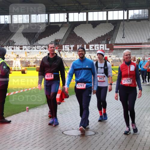 07.12.2025 - St. Pauli X-Mass-Run No. 15 Luisa Fischer http://msf.ph/oto/9380913 07.12.2025 10:43:04 Ziel 4622, 2261, 563, 2157, 4594, 116, 296, 519, 563, 598, 604, 625, 1272, 1358, 1434, 1438, 1758, 2012, 2013, 2061, 2155, 2157, 2261, 2621, 2622, 2722, 2931, 3042, 3399, 4045, 4046, 4394, 4441, 4594, 4622, 4857 meine-sportfotos.de