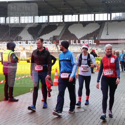 07.12.2025 - St. Pauli X-Mass-Run No. 15 Luisa Fischer http://msf.ph/oto/9380918 07.12.2025 10:43:04 Ziel 4622, 2261, 563, 2157, 4594, 116, 296, 519, 563, 598, 604, 625, 1272, 1358, 1434, 1438, 1758, 2012, 2013, 2061, 2155, 2157, 2261, 2621, 2622, 2722, 2931, 3042, 3399, 4045, 4046, 4394, 4441, 4594, 4622, 4857 meine-sportfotos.de