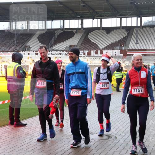 07.12.2025 - St. Pauli X-Mass-Run No. 15 Luisa Fischer http://msf.ph/oto/9380920 07.12.2025 10:43:05 Ziel 4622, 35, 2261, 563, 2157, 604, 116, 296, 519, 563, 598, 604, 625, 1272, 1358, 1434, 1438, 1758, 2012, 2013, 2061, 2155, 2157, 2261, 2336, 2337, 2621, 2622, 2722, 2931, 3042, 3399, 4045, 4046, 4161, 4394, 4441, 4594, 4622, 4857 meine-sportfotos.de