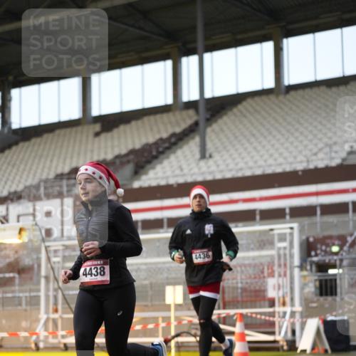 07.12.2025 - St. Pauli X-Mass-Run No. 15 Patografie http://msf.ph/oto/9380922 07.12.2025 10:19:01 Ziel 3455, 3724, 3975, 3976, 4330, 4331, 4436, 4437, 4438, 4473, 4475, 4498 meine-sportfotos.de