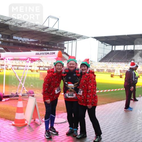 07.12.2025 - St. Pauli X-Mass-Run No. 15 Luisa Fischer http://msf.ph/oto/9380924 07.12.2025 11:15:33 Ziel 948, 946, 2211, 313, 391, 922, 1218, 1282, 1623, 1627, 1662, 1778, 1798, 1804, 1807, 3133, 4010 meine-sportfotos.de