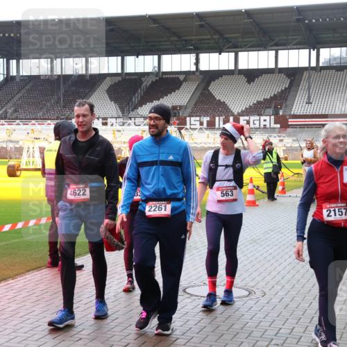 07.12.2025 - St. Pauli X-Mass-Run No. 15 Luisa Fischer http://msf.ph/oto/9380925 07.12.2025 10:43:05 Ziel 4622, 33, 2261, 563, 2157, 116, 296, 519, 563, 598, 604, 625, 1272, 1358, 1434, 1438, 1758, 2012, 2013, 2061, 2155, 2157, 2261, 2336, 2337, 2621, 2622, 2722, 2931, 3042, 3399, 4045, 4046, 4161, 4394, 4441, 4594, 4622, 4857 meine-sportfotos.de