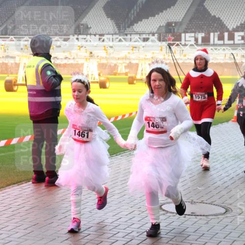 07.12.2025 - St. Pauli X-Mass-Run No. 15 Luisa Fischer http://msf.ph/oto/9380927 07.12.2025 10:09:35 Ziel 1461, 146, 1575, 1576, 19, 390, 707, 786, 789, 881, 896, 899, 947, 960, 1002, 1031, 1176, 1243, 1248, 1461, 1465, 1570, 1575, 1576, 1718, 2126, 2521, 3212, 3300, 3332, 3335, 3484, 3493, 3671, 3756, 3891, 3904, 3907, 4066, 4067, 4068, 4113, 4666 meine-sportfotos.de