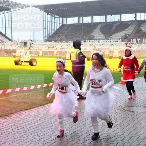 07.12.2025 - St. Pauli X-Mass-Run No. 15 Luisa Fischer http://msf.ph/oto/9380932 07.12.2025 10:09:36 Ziel 1461, 146, 1575, 1576, 19, 390, 707, 786, 789, 800, 881, 896, 899, 947, 960, 1002, 1031, 1176, 1243, 1248, 1461, 1465, 1570, 1575, 1576, 1718, 2126, 2521, 3212, 3300, 3332, 3335, 3484, 3493, 3671, 3756, 3891, 3904, 3907, 4066, 4067, 4068, 4113, 4666 meine-sportfotos.de