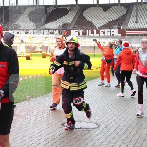 07.12.2025 - St. Pauli X-Mass-Run No. 15 Luisa Fischer http://msf.ph/oto/9380939 07.12.2025 10:43:12 Ziel 44, 59000, 604, 598, 621, 1758, 4857, 116, 296, 519, 563, 598, 604, 625, 1272, 1358, 1434, 1438, 1758, 2012, 2013, 2061, 2155, 2157, 2336, 2337, 2621, 2622, 2722, 2802, 2901, 2931, 3381, 3399, 4161, 4394, 4594, 4621, 4857 meine-sportfotos.de