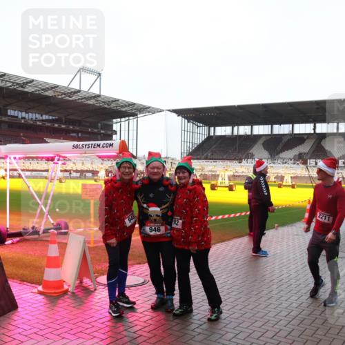 07.12.2025 - St. Pauli X-Mass-Run No. 15 Luisa Fischer http://msf.ph/oto/9380942 07.12.2025 11:15:35 Ziel 948, 946, 42, 2211, 525, 313, 391, 922, 1218, 1282, 1623, 1627, 1662, 3133 meine-sportfotos.de