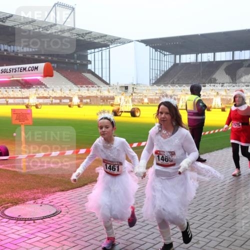 07.12.2025 - St. Pauli X-Mass-Run No. 15 Luisa Fischer http://msf.ph/oto/9380946 07.12.2025 10:09:37 Ziel 1461, 1465, 1575, 1576, 19, 390, 707, 786, 789, 800, 881, 896, 899, 947, 960, 1002, 1031, 1176, 1243, 1248, 1461, 1465, 1570, 1575, 1576, 1718, 2126, 2521, 3212, 3300, 3332, 3335, 3484, 3493, 3671, 3756, 3891, 3904, 3907, 4066, 4067, 4068, 4113, 4666 meine-sportfotos.de