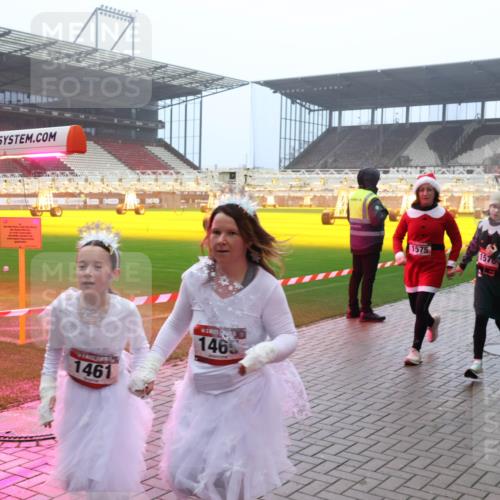 07.12.2025 - St. Pauli X-Mass-Run No. 15 Luisa Fischer http://msf.ph/oto/9380949 07.12.2025 10:09:37 Ziel 1461, 1465, 1575, 157, 19, 390, 707, 786, 789, 800, 881, 896, 899, 947, 960, 1002, 1031, 1176, 1243, 1248, 1461, 1465, 1570, 1575, 1576, 1718, 2126, 2521, 3212, 3300, 3332, 3335, 3484, 3493, 3671, 3756, 3891, 3904, 3907, 4066, 4067, 4068, 4113, 4666 meine-sportfotos.de