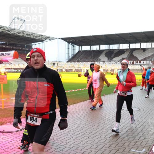 07.12.2025 - St. Pauli X-Mass-Run No. 15 Luisa Fischer http://msf.ph/oto/9380951 07.12.2025 10:43:13 Ziel 15, 604, 1358, 1758, 116, 296, 519, 563, 598, 604, 625, 1272, 1358, 1434, 1438, 1758, 2012, 2013, 2061, 2155, 2157, 2336, 2337, 2621, 2622, 2722, 2802, 2901, 2931, 3381, 3399, 4161, 4394, 4594, 4621, 4857 meine-sportfotos.de
