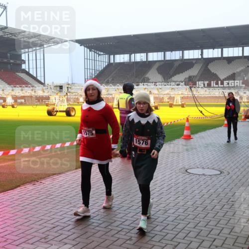07.12.2025 - St. Pauli X-Mass-Run No. 15 Luisa Fischer http://msf.ph/oto/9380957 07.12.2025 10:09:38 Ziel 1575, 1576, 943, 19, 390, 707, 786, 789, 800, 881, 896, 899, 947, 960, 1002, 1031, 1176, 1243, 1248, 1461, 1465, 1570, 1575, 1576, 1718, 2126, 2521, 3300, 3332, 3335, 3484, 3493, 3756, 3891, 3904, 3907, 4066, 4067, 4068, 4113, 4666 meine-sportfotos.de