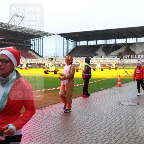 07.12.2025 - St. Pauli X-Mass-Run No. 15 Luisa Fischer http://msf.ph/oto/9380960 07.12.2025 10:43:15 Ziel 1434, 11, 36, 296, 519, 563, 598, 604, 625, 1272, 1301, 1358, 1434, 1758, 2012, 2013, 2061, 2155, 2157, 2336, 2337, 2621, 2622, 2722, 2802, 2901, 2931, 3381, 3399, 4161, 4394, 4594, 4621, 4857 meine-sportfotos.de