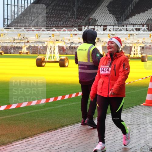 07.12.2025 - St. Pauli X-Mass-Run No. 15 Luisa Fischer http://msf.ph/oto/9380969 07.12.2025 10:43:17 Ziel 1434, 2622, 296, 519, 563, 598, 604, 625, 1272, 1301, 1358, 1434, 1758, 1814, 1936, 2012, 2013, 2052, 2053, 2061, 2155, 2157, 2336, 2337, 2621, 2622, 2722, 2802, 2901, 2931, 3381, 3399, 4161, 4394, 4594, 4621, 4857 meine-sportfotos.de
