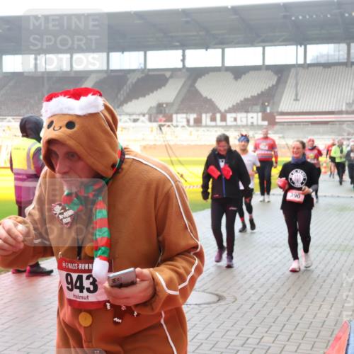 07.12.2025 - St. Pauli X-Mass-Run No. 15 Luisa Fischer http://msf.ph/oto/9380972 07.12.2025 10:09:40 Ziel 943, 390, 19, 390, 786, 789, 800, 881, 896, 899, 947, 960, 1002, 1176, 1243, 1248, 1461, 1465, 1570, 1575, 1576, 1718, 2126, 2521, 3300, 3332, 3335, 3484, 3493, 3756, 3891, 3904, 3907, 4066, 4067, 4068, 4113, 4666 meine-sportfotos.de