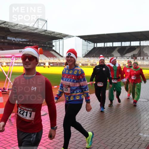07.12.2025 - St. Pauli X-Mass-Run No. 15 Luisa Fischer http://msf.ph/oto/9380982 07.12.2025 11:15:38 Ziel 15, 2211, 525, 1776, 1778, 179, 2040, 313, 391, 922, 1218, 1282, 1623, 1627, 1662, 3133 meine-sportfotos.de