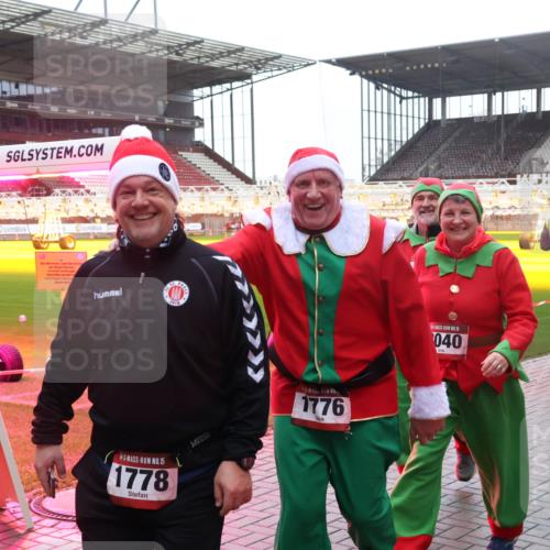 07.12.2025 - St. Pauli X-Mass-Run No. 15 Luisa Fischer http://msf.ph/oto/9380994 07.12.2025 11:15:41 Ziel 15, 1778, 1776, 15, 040, 313, 391, 1218, 1282, 1623, 1627, 1662, 3133 meine-sportfotos.de