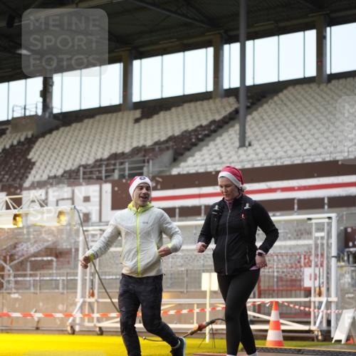 07.12.2025 - St. Pauli X-Mass-Run No. 15 Patografie http://msf.ph/oto/9380995 07.12.2025 10:19:20 Ziel 3011, 3013, 3695, 4038, 4115, 4466 meine-sportfotos.de