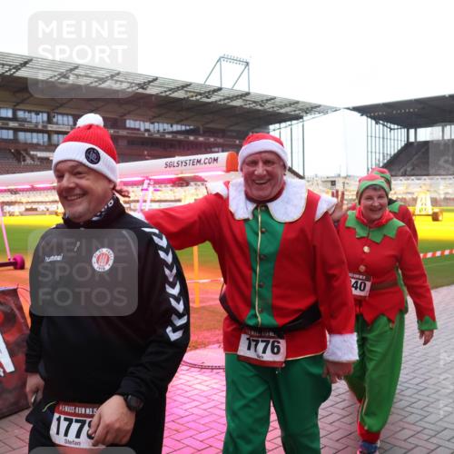 07.12.2025 - St. Pauli X-Mass-Run No. 15 Luisa Fischer http://msf.ph/oto/9380999 07.12.2025 11:15:42 Ziel 1910, 15, 1779, 1776, 40, 313, 391, 1218, 1282, 1623, 1627, 1662, 3133 meine-sportfotos.de