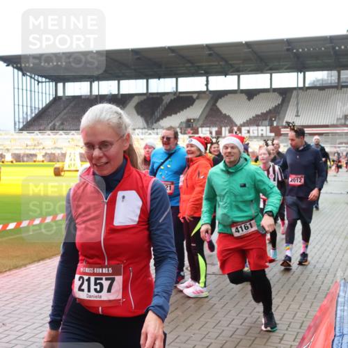 07.12.2025 - St. Pauli X-Mass-Run No. 15 Luisa Fischer http://msf.ph/oto/9381006 07.12.2025 10:43:23 Ziel 15, 2157, 4161, 2012, 296, 519, 598, 604, 625, 1053, 1301, 1358, 1434, 1616, 1758, 1814, 1936, 2012, 2052, 2053, 2061, 2155, 2336, 2337, 2621, 2622, 2724, 2726, 2761, 2762, 2802, 2901, 3381, 4161, 4394, 4594, 4621, 4857 meine-sportfotos.de
