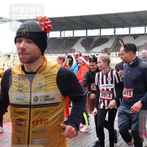 07.12.2025 - St. Pauli X-Mass-Run No. 15 Luisa Fischer http://msf.ph/oto/9381023 07.12.2025 10:43:27 Ziel 23, 15, 2013, 2012, 296, 519, 598, 604, 625, 1053, 1301, 1434, 1616, 1758, 1814, 1936, 2052, 2053, 2061, 2155, 2336, 2337, 2621, 2622, 2724, 2726, 2761, 2762, 2802, 2901, 3381, 4161, 4394, 4594, 4621, 4857 meine-sportfotos.de