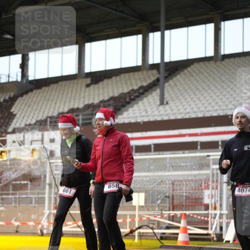 07.12.2025 - St. Pauli X-Mass-Run No. 15 Patografie http://msf.ph/oto/9381030 07.12.2025 10:19:32 Ziel 658, 661, 2750, 3011, 3013, 4038, 4074 meine-sportfotos.de