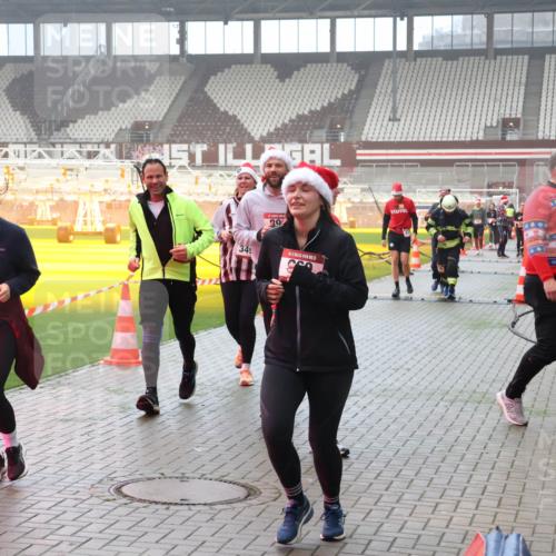 07.12.2025 - St. Pauli X-Mass-Run No. 15 Luisa Fischer http://msf.ph/oto/9381036 07.12.2025 10:09:49 Ziel 349, 39, 15, 218, 401, 19, 800, 881, 896, 899, 960, 1172, 1191, 1243, 1248, 1461, 1465, 1570, 1575, 1576, 1718, 2126, 3300, 3493, 3756, 3891, 4066, 4067, 4068, 4113, 4666 meine-sportfotos.de