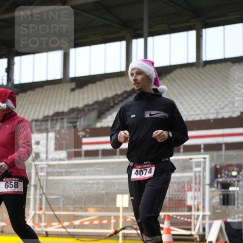 07.12.2025 - St. Pauli X-Mass-Run No. 15 Patografie http://msf.ph/oto/9381037 07.12.2025 10:19:33 Ziel 658, 661, 2750, 3011, 3013, 4038, 4074 meine-sportfotos.de