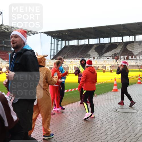 07.12.2025 - St. Pauli X-Mass-Run No. 15 Luisa Fischer http://msf.ph/oto/9381038 07.12.2025 10:43:29 Ziel 1910, 296, 519, 598, 604, 625, 1053, 1301, 1616, 1758, 1814, 1936, 2052, 2053, 2061, 2155, 2336, 2337, 2724, 2726, 2761, 2762, 2802, 2901, 3038, 3381, 4161, 4394, 4594, 4621, 4857 meine-sportfotos.de