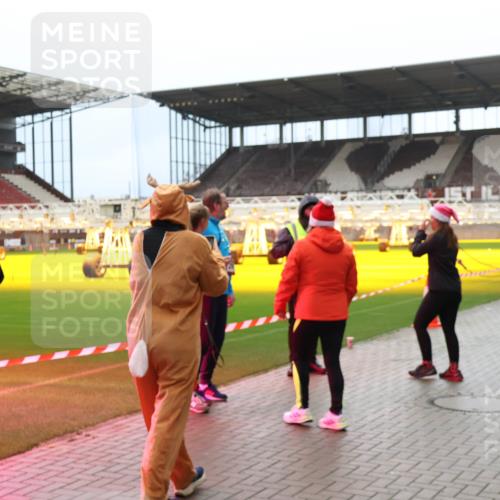 07.12.2025 - St. Pauli X-Mass-Run No. 15 Luisa Fischer http://msf.ph/oto/9381040 07.12.2025 10:43:29 Ziel 296, 519, 598, 604, 625, 1053, 1301, 1616, 1758, 1814, 1936, 2052, 2053, 2061, 2155, 2336, 2337, 2724, 2726, 2761, 2762, 2802, 2901, 3038, 3381, 4161, 4394, 4594, 4621, 4857 meine-sportfotos.de