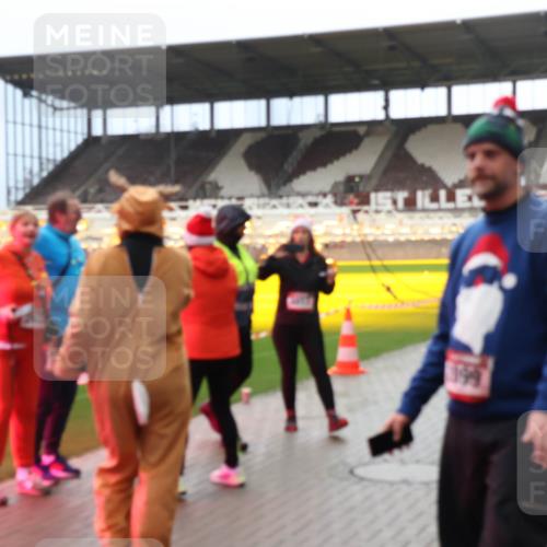 07.12.2025 - St. Pauli X-Mass-Run No. 15 Luisa Fischer http://msf.ph/oto/9381047 07.12.2025 10:43:30 Ziel 199, 296, 519, 598, 604, 625, 1053, 1301, 1616, 1758, 1814, 1936, 2052, 2053, 2061, 2155, 2336, 2337, 2724, 2726, 2761, 2762, 2802, 2901, 3022, 3038, 3381, 4161, 4394, 4594, 4621, 4857 meine-sportfotos.de