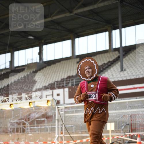07.12.2025 - St. Pauli X-Mass-Run No. 15 Patografie http://msf.ph/oto/9381051 07.12.2025 10:19:50 Ziel 3893 meine-sportfotos.de