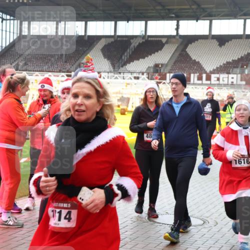 07.12.2025 - St. Pauli X-Mass-Run No. 15 Luisa Fischer http://msf.ph/oto/9381054 07.12.2025 10:43:44 Ziel 14, 48, 1053, 3038, 1616, 74, 84, 296, 559, 1053, 1301, 1616, 1814, 1936, 2052, 2053, 2336, 2337, 2459, 2487, 2647, 2724, 2726, 2761, 2762, 2802, 2901, 3022, 3038, 3226, 3237, 3381, 4104, 4161, 4621 meine-sportfotos.de