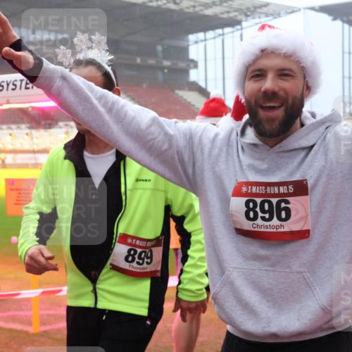 07.12.2025 - St. Pauli X-Mass-Run No. 15 Luisa Fischer http://msf.ph/oto/9381059 07.12.2025 10:09:53 Ziel 15, 896, 3493, 8, 99, 800, 881, 896, 899, 960, 1026, 1172, 1191, 1243, 1248, 1461, 1465, 1570, 1575, 1576, 1718, 2126, 3493, 3756, 4066, 4067, 4068, 4113, 4666 meine-sportfotos.de