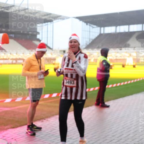 07.12.2025 - St. Pauli X-Mass-Run No. 15 Luisa Fischer http://msf.ph/oto/9381065 07.12.2025 10:09:53 Ziel 3493, 800, 881, 896, 899, 960, 1026, 1172, 1191, 1243, 1248, 1461, 1465, 1570, 1575, 1576, 1718, 2126, 3493, 3756, 4066, 4067, 4068, 4113, 4666 meine-sportfotos.de