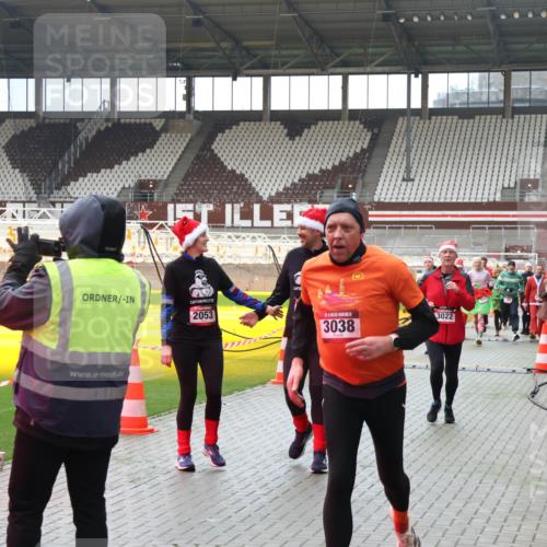 07.12.2025 - St. Pauli X-Mass-Run No. 15 Luisa Fischer http://msf.ph/oto/9381078 07.12.2025 10:43:47 Ziel 358, 2053, 5, 3038, 4045, 4046, 3022, 4441, 74, 84, 296, 559, 706, 1053, 1301, 1616, 1814, 1936, 2052, 2053, 2336, 2337, 2459, 2487, 2647, 2724, 2726, 2761, 2762, 2802, 2901, 3022, 3038, 3226, 3237, 3381, 4104, 4161, 4621 meine-sportfotos.de