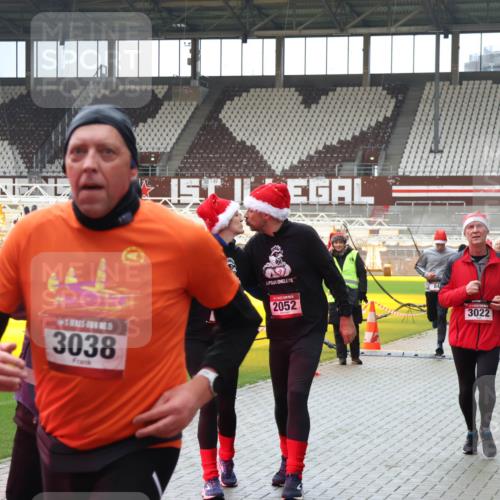 07.12.2025 - St. Pauli X-Mass-Run No. 15 Luisa Fischer http://msf.ph/oto/9381085 07.12.2025 10:43:48 Ziel 358, 5, 3038, 2052, 3022, 4045, 74, 84, 296, 559, 706, 1053, 1301, 1616, 1814, 1936, 2052, 2053, 2336, 2337, 2459, 2487, 2647, 2724, 2726, 2761, 2762, 2802, 2901, 3022, 3038, 3226, 3237, 3381, 4095, 4096, 4104, 4161, 4621 meine-sportfotos.de