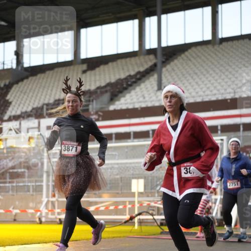 07.12.2025 - St. Pauli X-Mass-Run No. 15 Patografie http://msf.ph/oto/9381096 07.12.2025 10:19:58 Ziel 1364, 1553, 1903, 2238, 2751, 3846, 3871, 3893, 4042, 4071 meine-sportfotos.de
